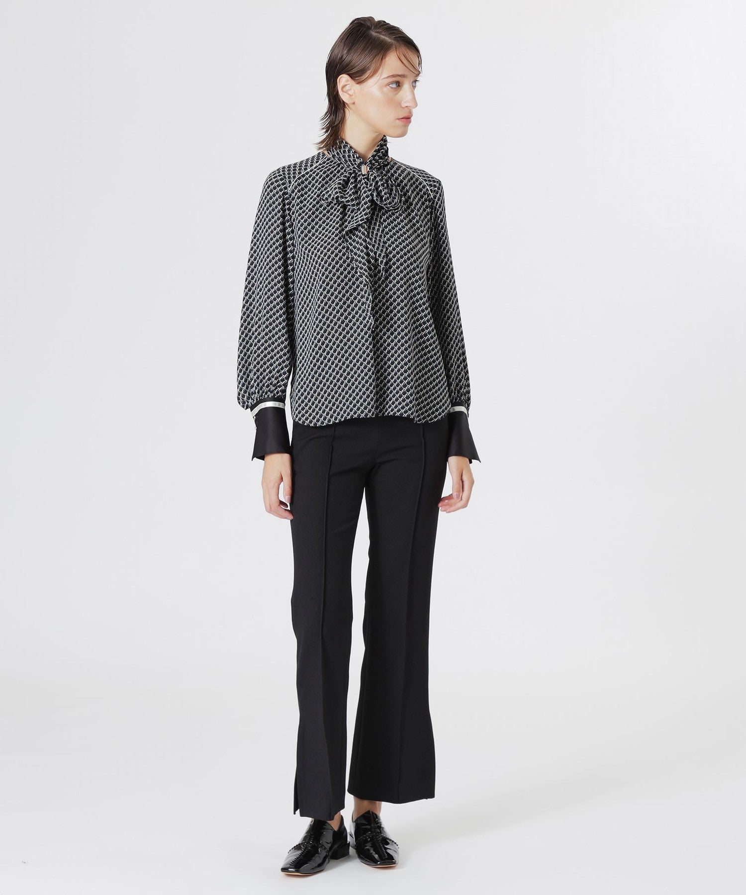 2352-62M8121109__C,09,