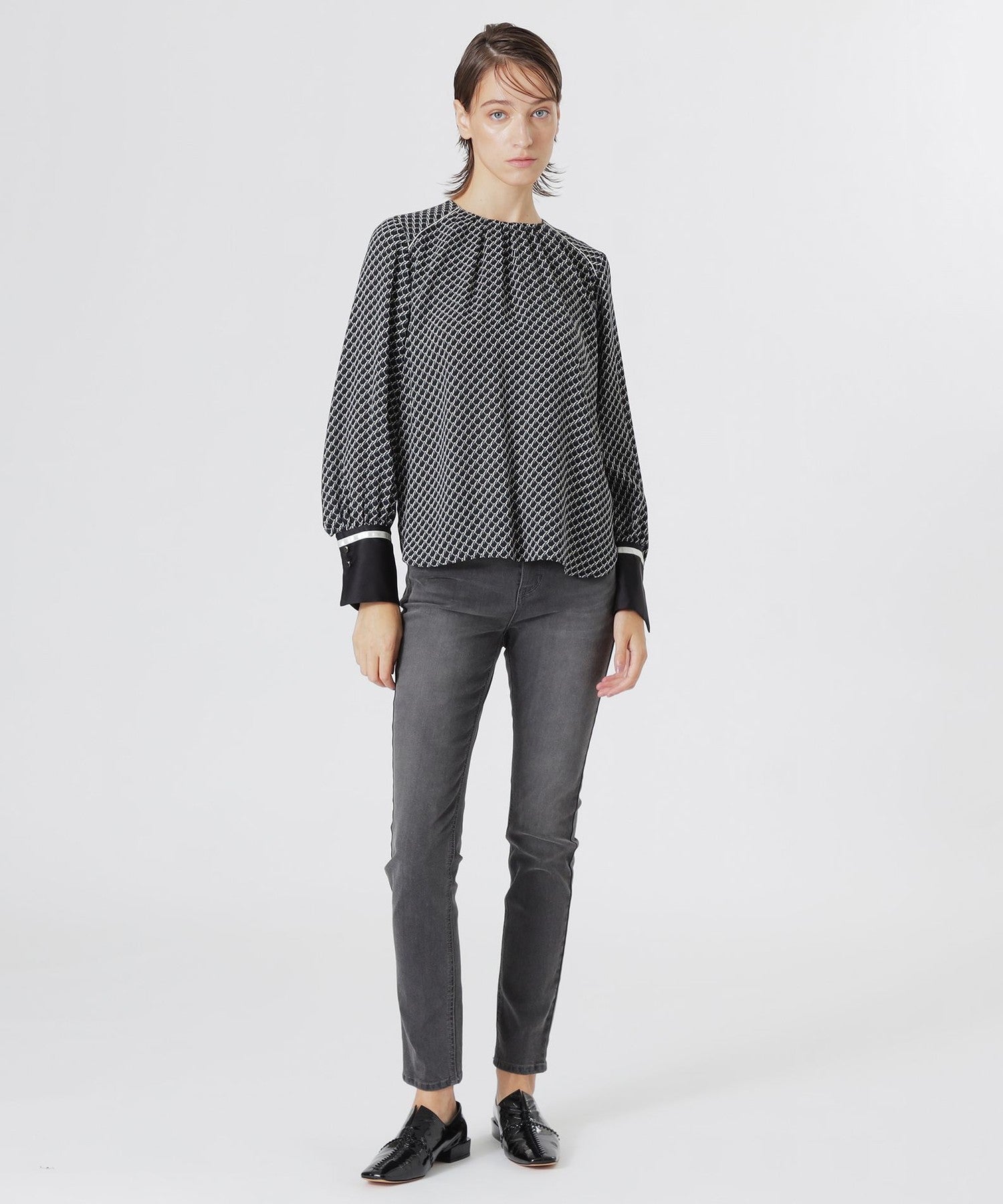 2352-62M8121109__D,09,