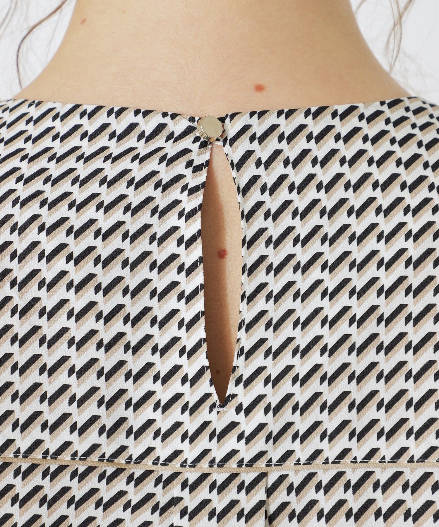 2352-62M9441102__N,02,