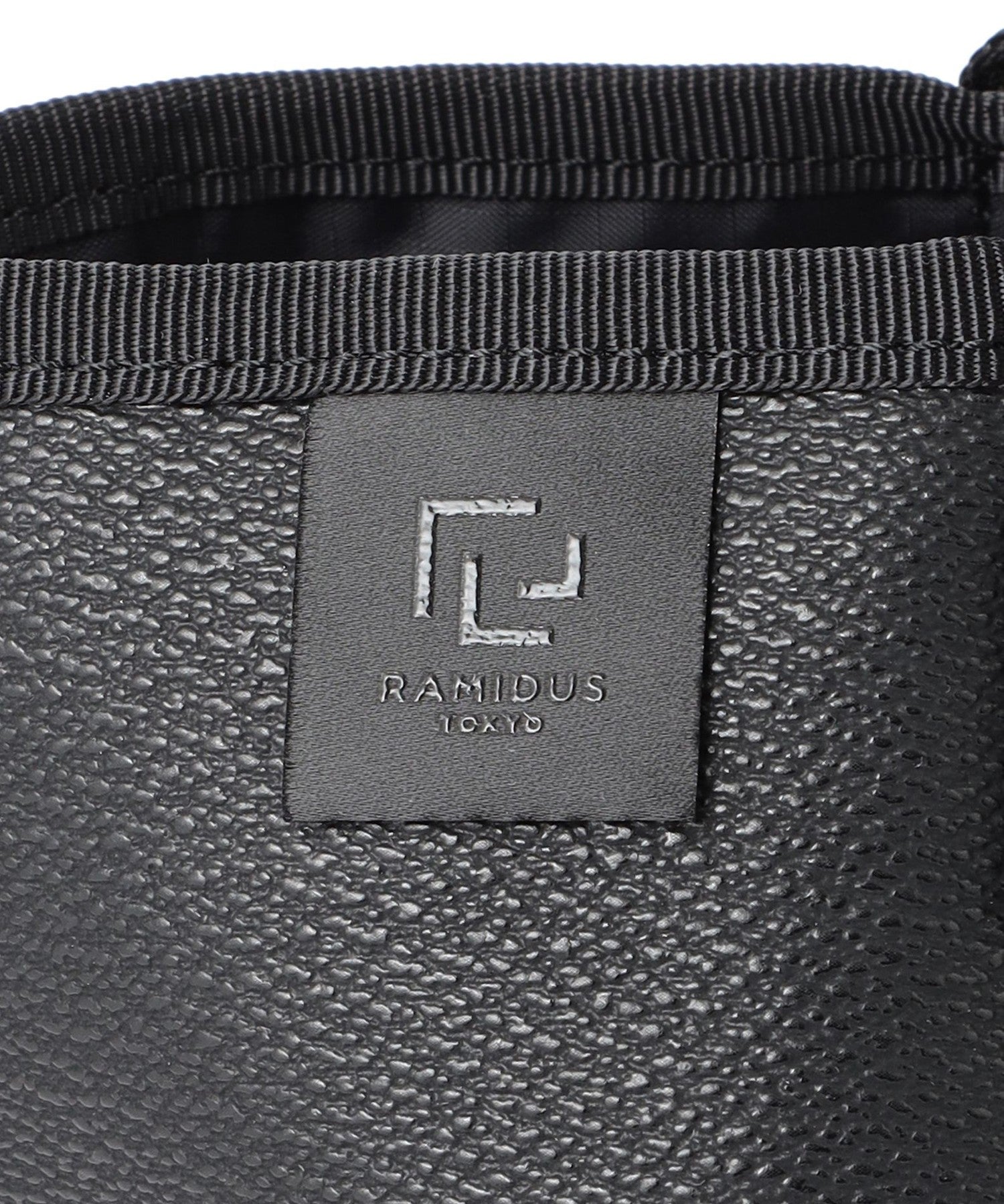 2352-6318555209__M,09,