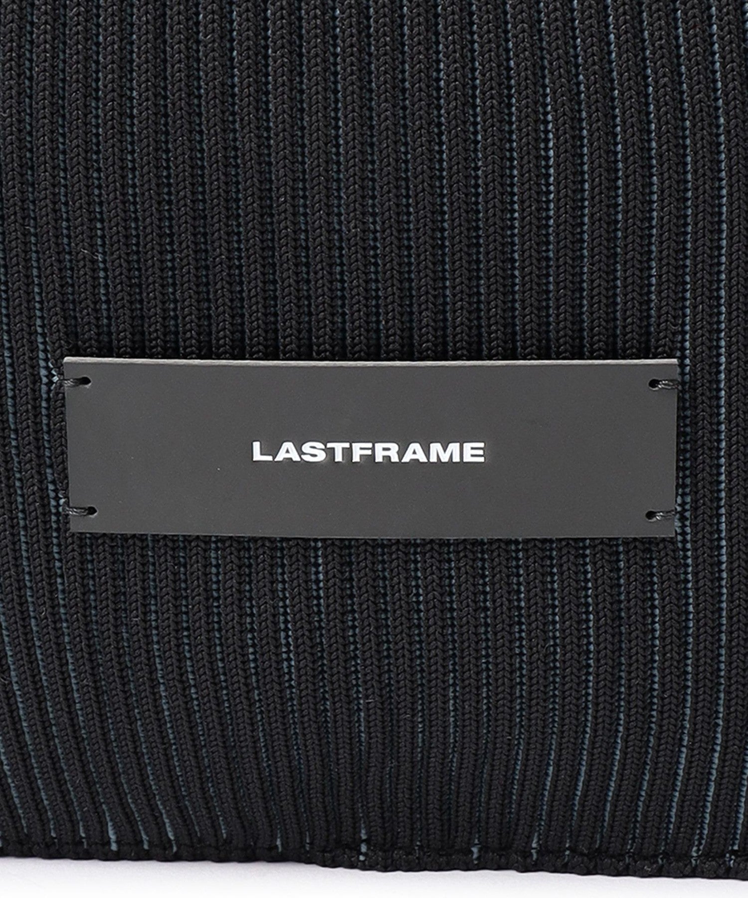 2352-6411845409__M,09,