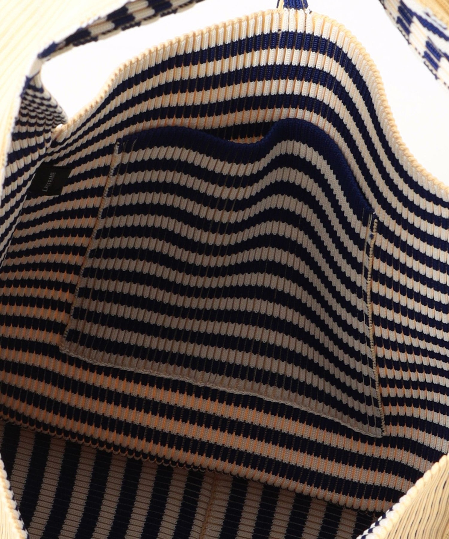 2352-6411855002__J,02,