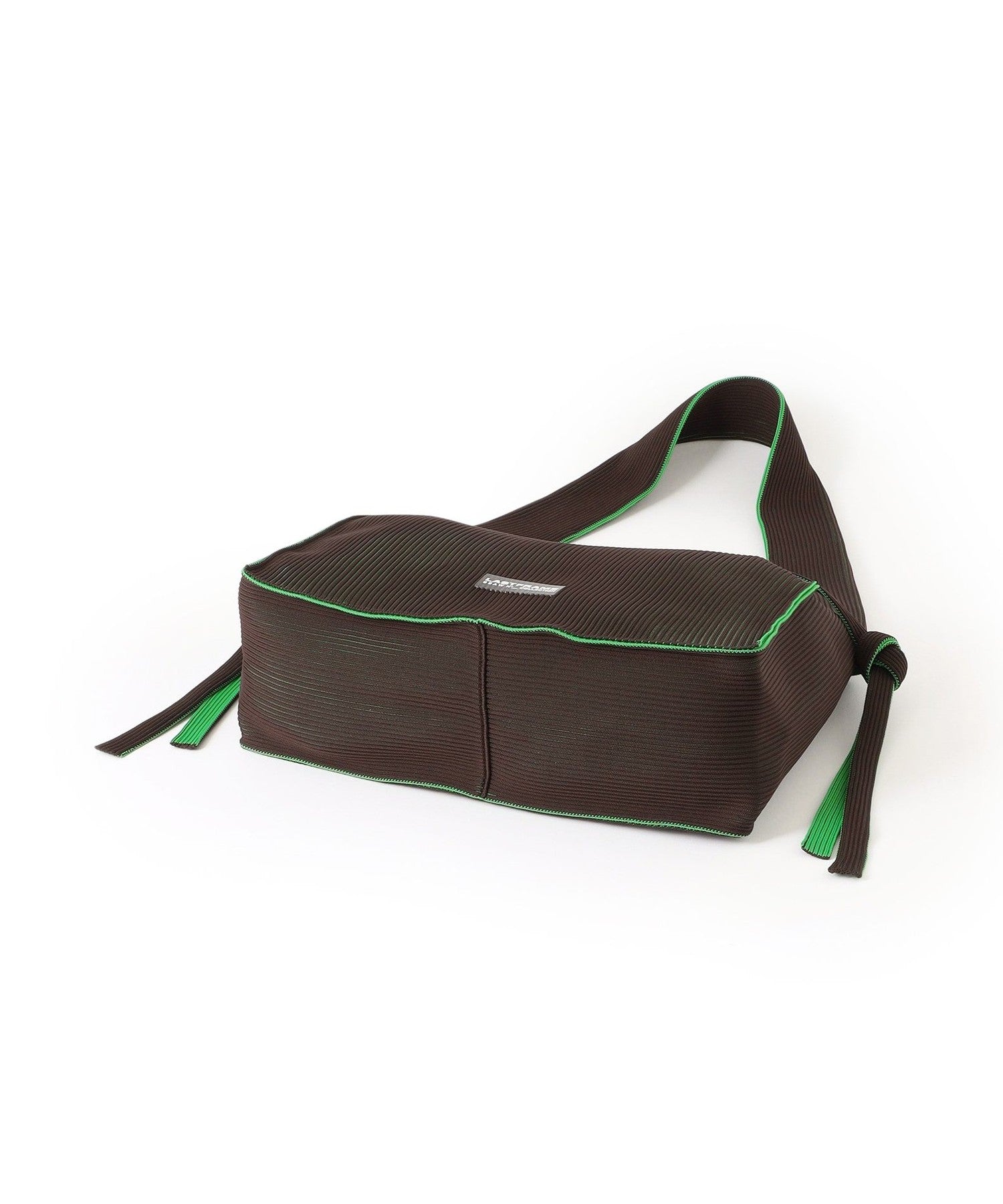 2352-6411860157__J,57,