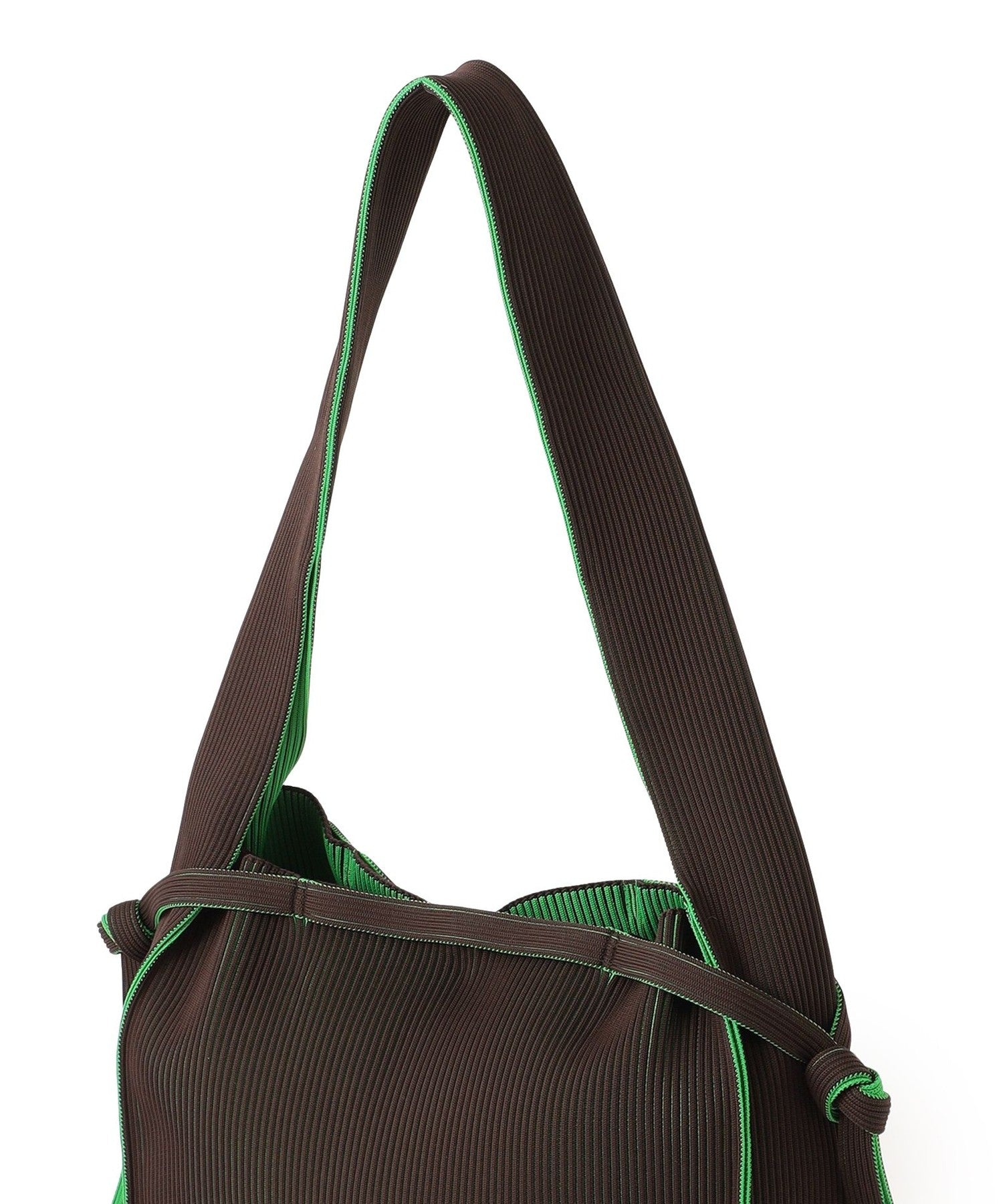 2352-6411860157__M,57,