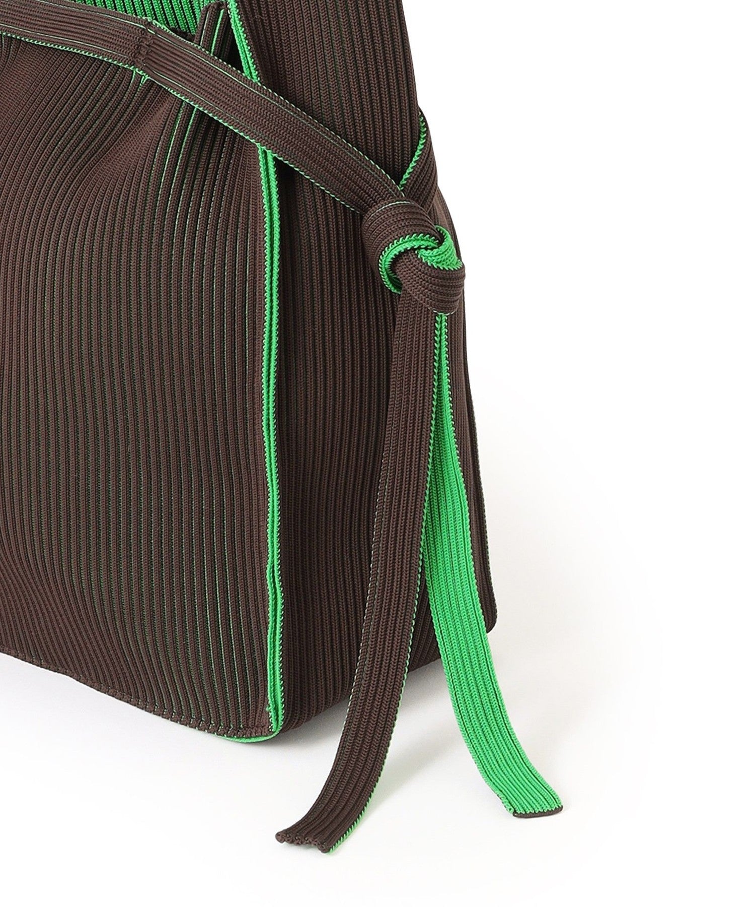 2352-6411860157__N,57,