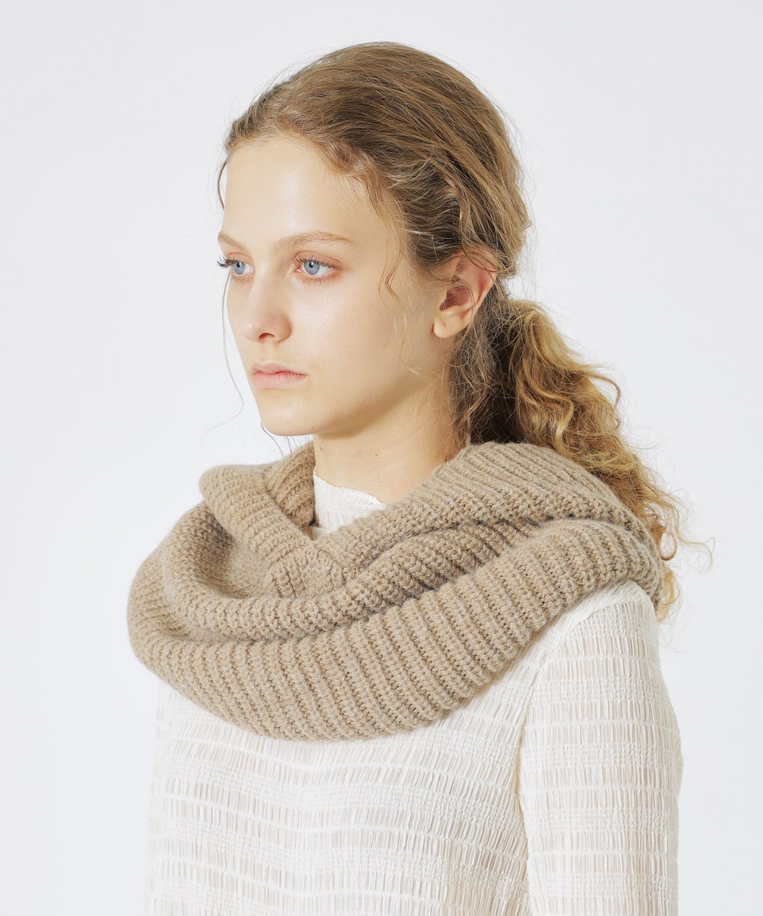 2352-6474245053__H,53,