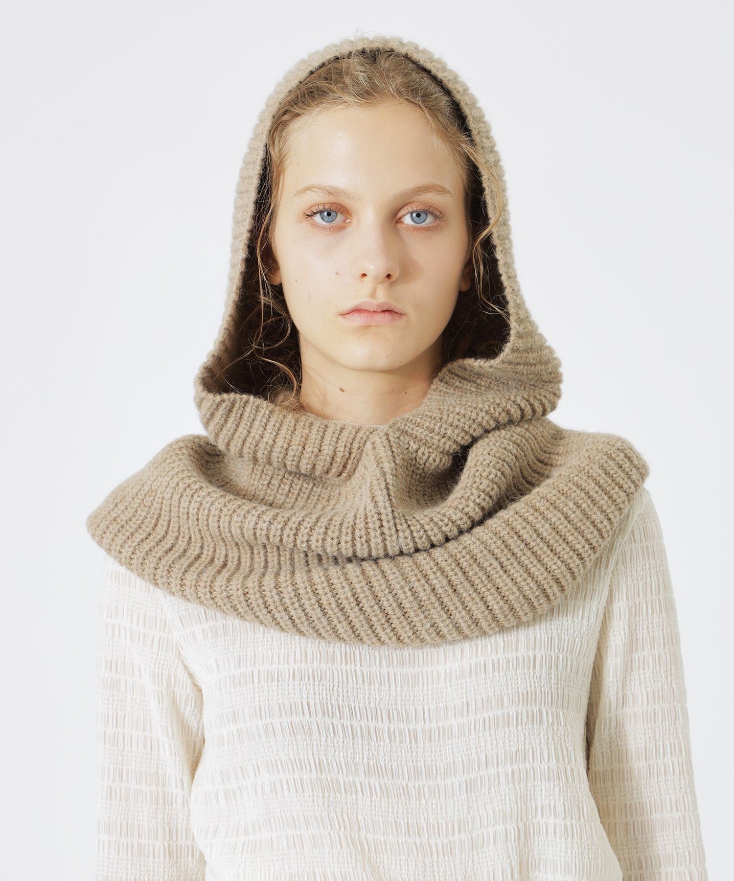 2352-6474245053__J,53,