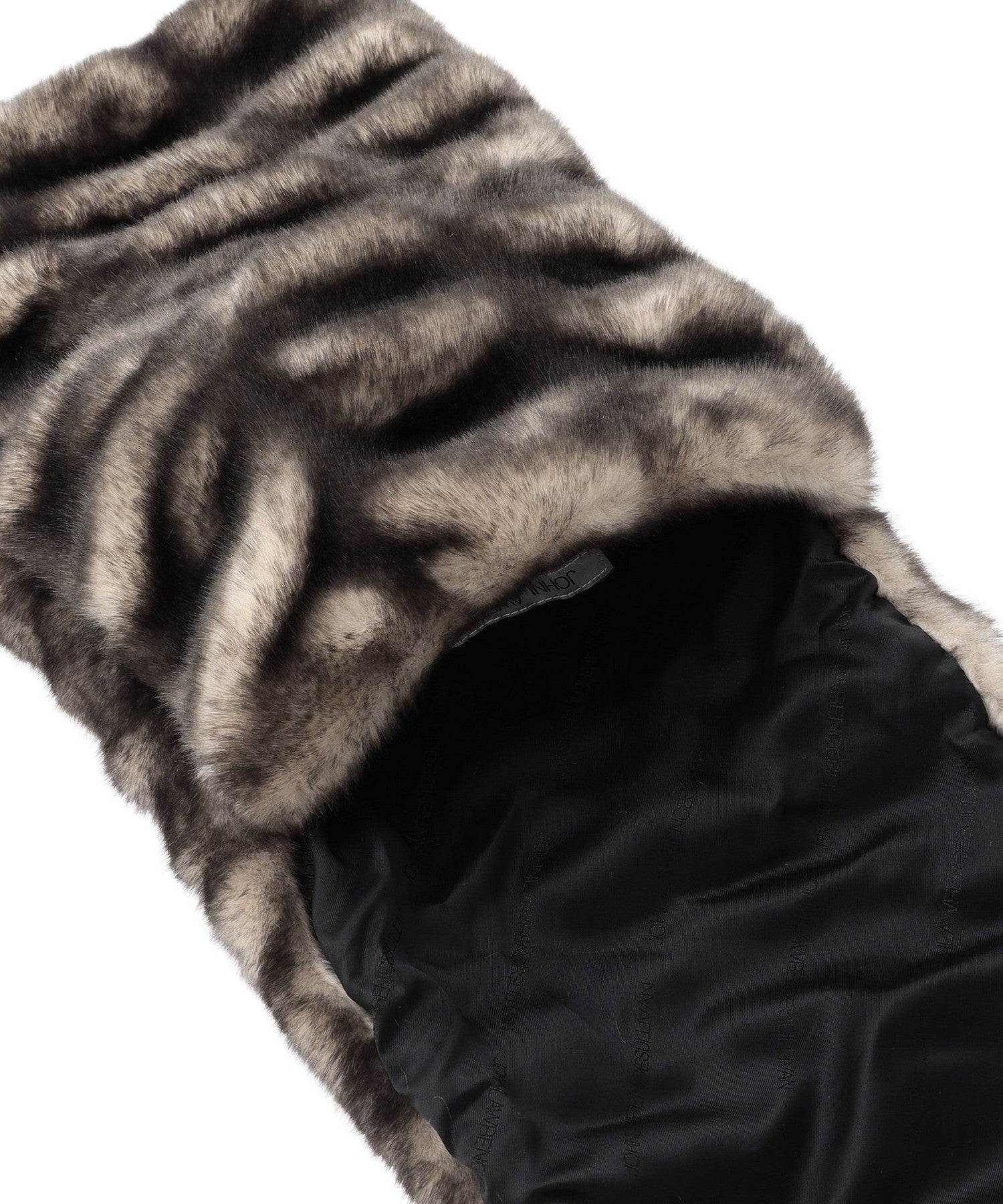 2352-6476660757__J,57,