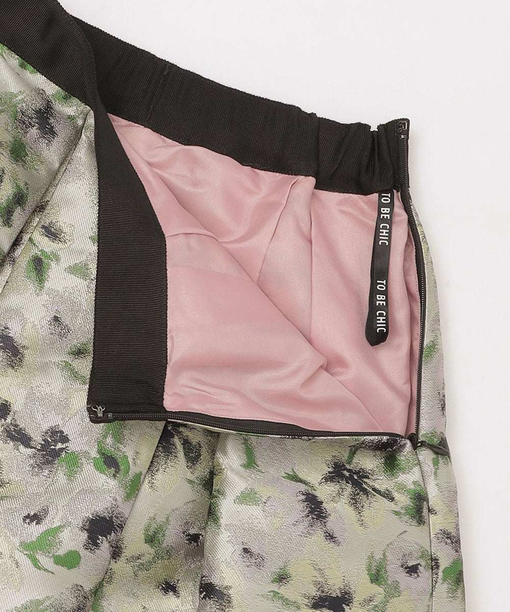 トゥービーシック/スズラン刺繍タックスカート トゥービーシック/スズラン刺繍タックスカート