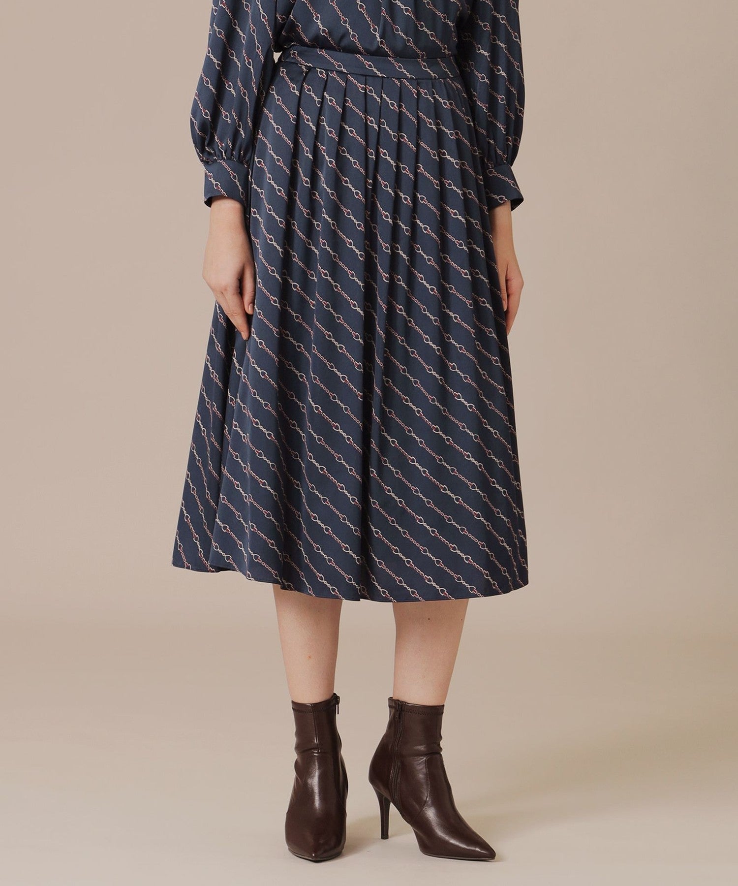 2511-G5S1242028__A,28,モデル身長173cm 着用サイズ：38