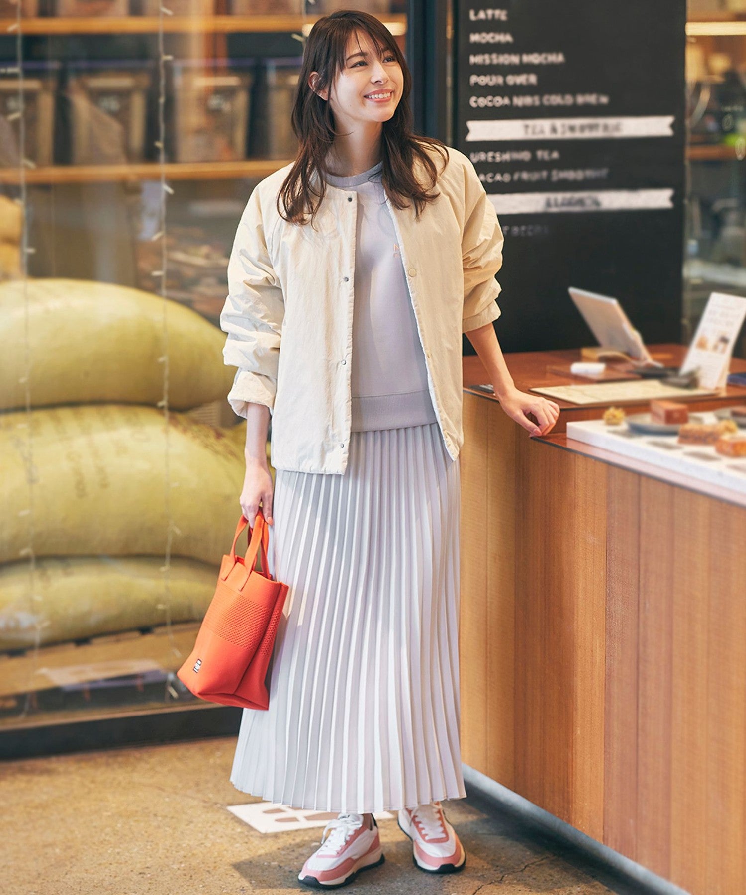 3651-4215555718__B,18,