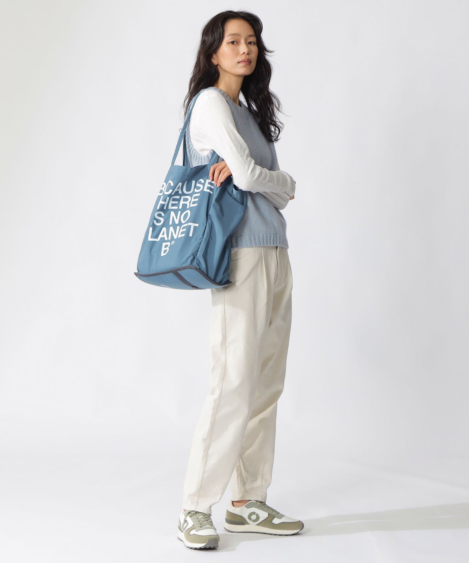 3651-4215804077__R,77,